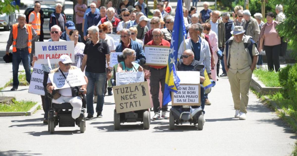 protesti tuzla penzioneri
