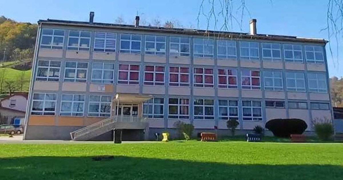 učenica pala kroz prozor