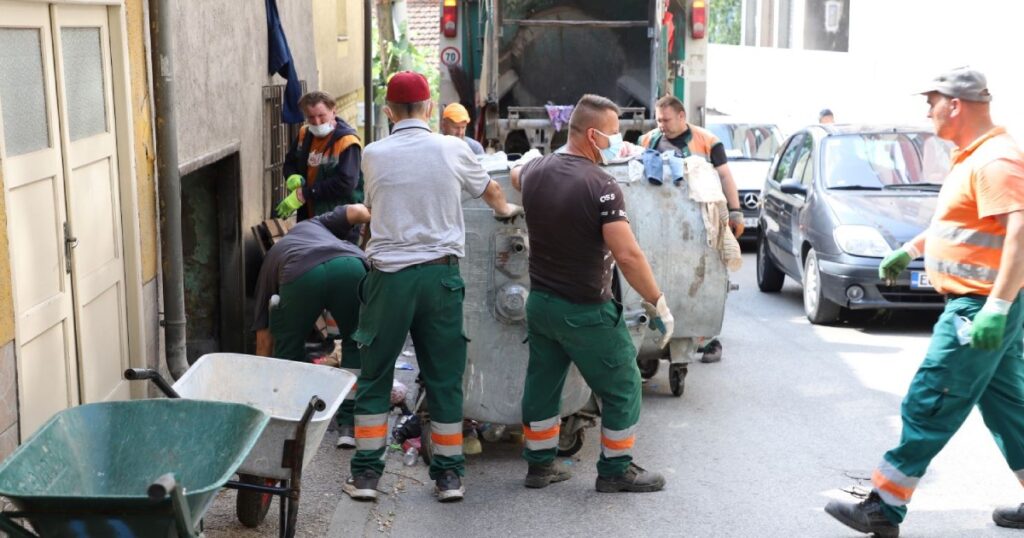 Odobašina 52 ruševni objekat postao deponija smeća