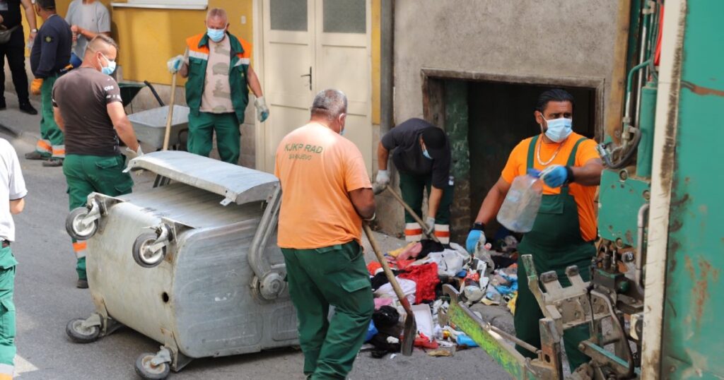 Odobašina 52 ruševni objekat postao deponija smeća