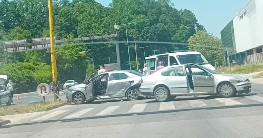 TUZLA SUDAR TRI AUTOMOBILA