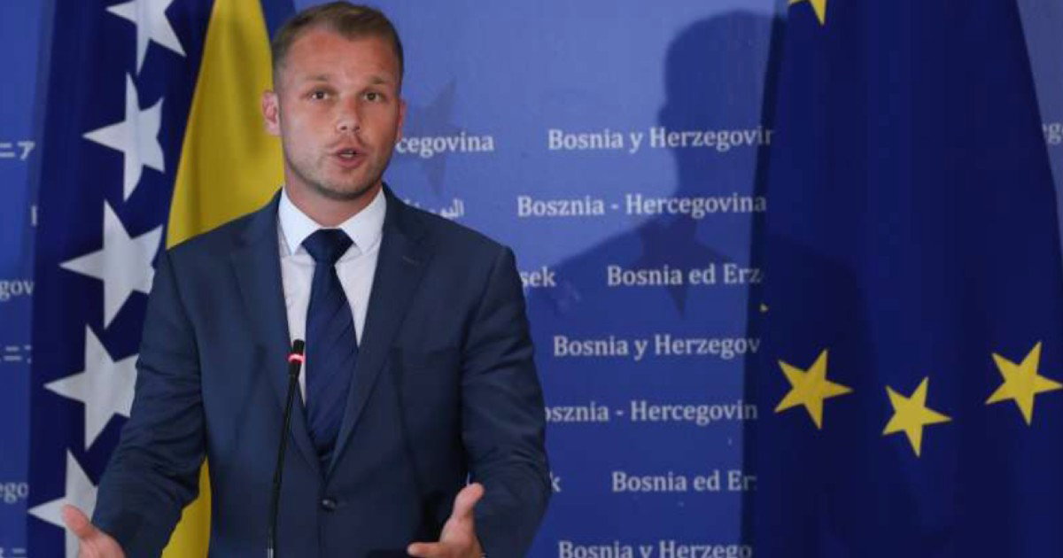 draško stanivuković daje izjavu