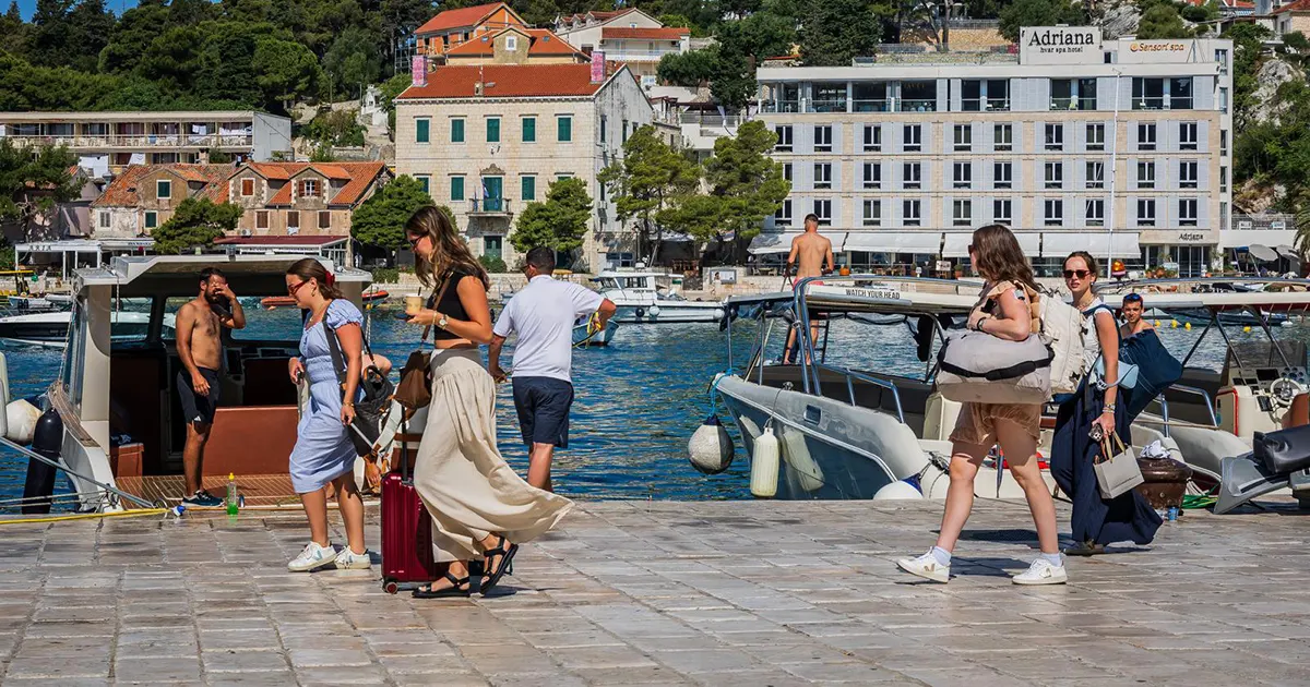 turisti hrvatska more