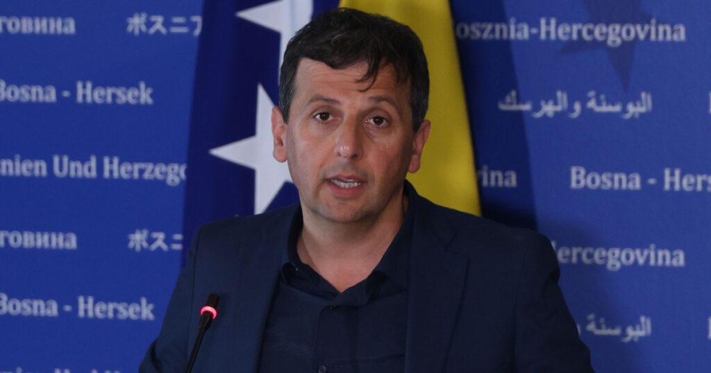Vukanović: “Vladu RS sklepali jutros”