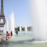 Velike vrućine pogodile Francusku, ljudi spas traže u fontanama