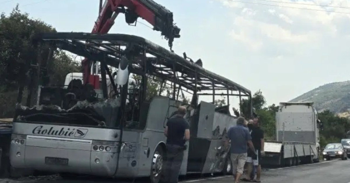 golubic autobus zapaljen u crnoj gori