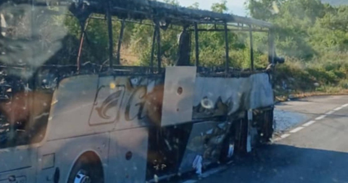 izgorio autobus iz bih u crnoj gori