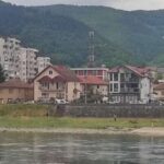 zatvorenici čiste korito rijeke drine