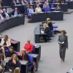 ljevicari okrenuli ledja dok je govorio Martin Sichert iz AfD