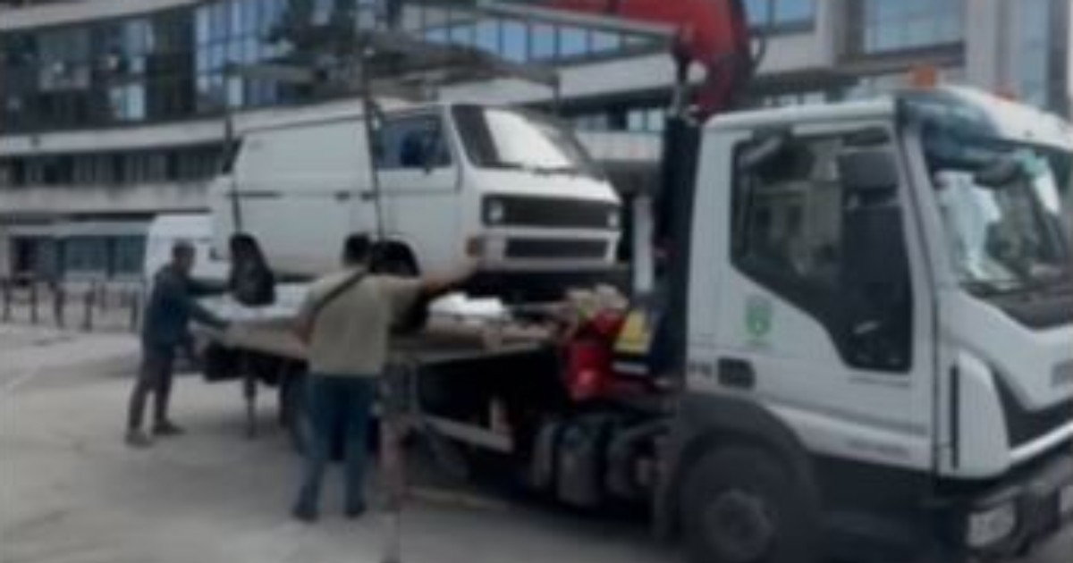 oslobođen parking kod narodnog pozorišta