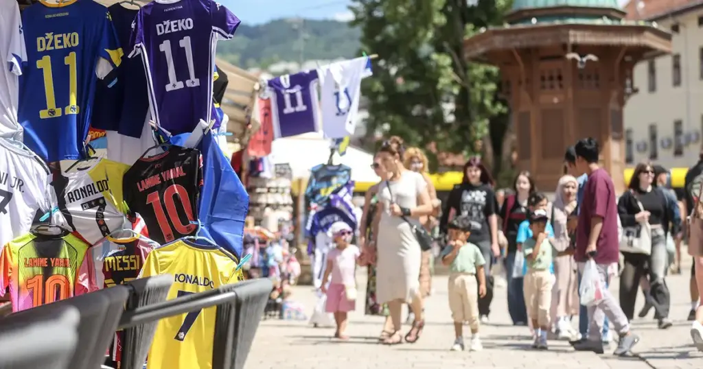 sarajevo vrijeme bascarsija turisti toplo