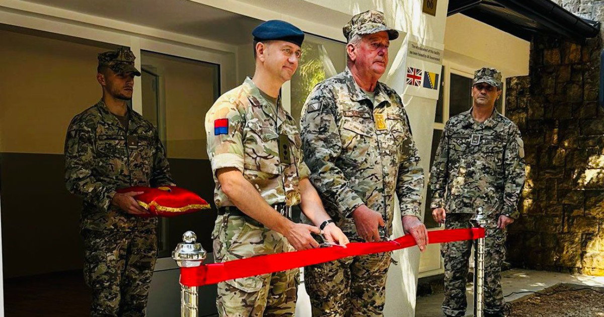 Pukovnik Taylor i general pukovnik Knezevic na otvaranju Centra i kursa