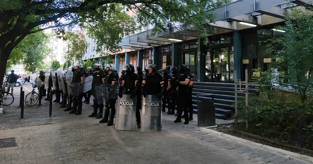 blokada novosadskog suda policija gradjani