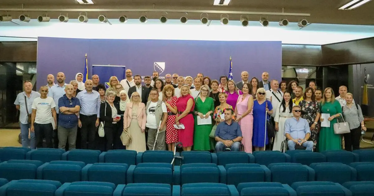 potpisnici ugovora za novčanu pomoć vlade fbih
