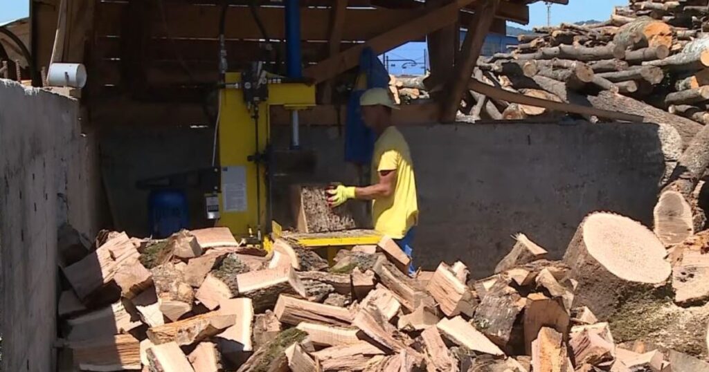 Skuplje grijanje i ove zime: Objavljene cijene drveta, briketa, peleta i uglja