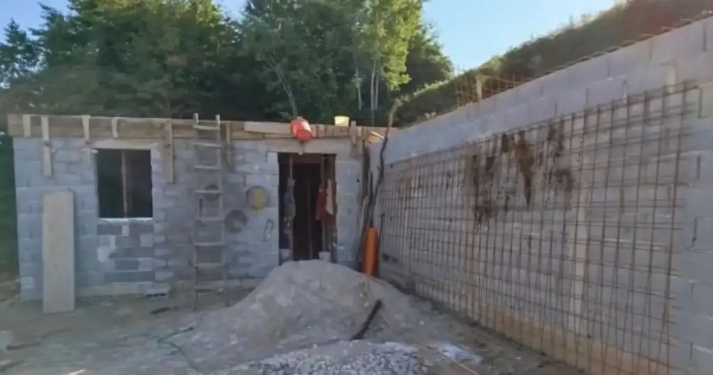 komsije grade kucu porodici dzananovic