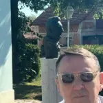 roman bolkovic i tudjmanova bista u pozadini