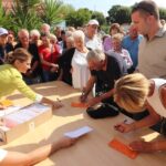 podijelili koverte s novcem