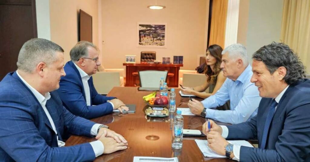 HDZ se oglasio nakon sastanka Čovića i Nikšića u Sarajevu