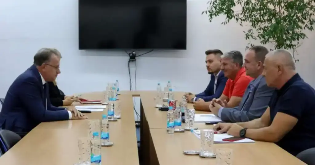Prevoznici prekinuli blokade nakon sastanka s Nikšićem: Sve što je 50 vlasnika firmi tražilo je i dogovoreno