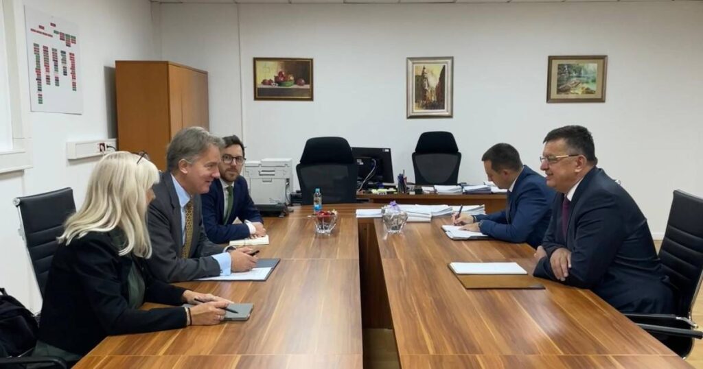 Britanski ambasador posjetio Banju Luku, Dodiku zasmetalo s kim se sastao