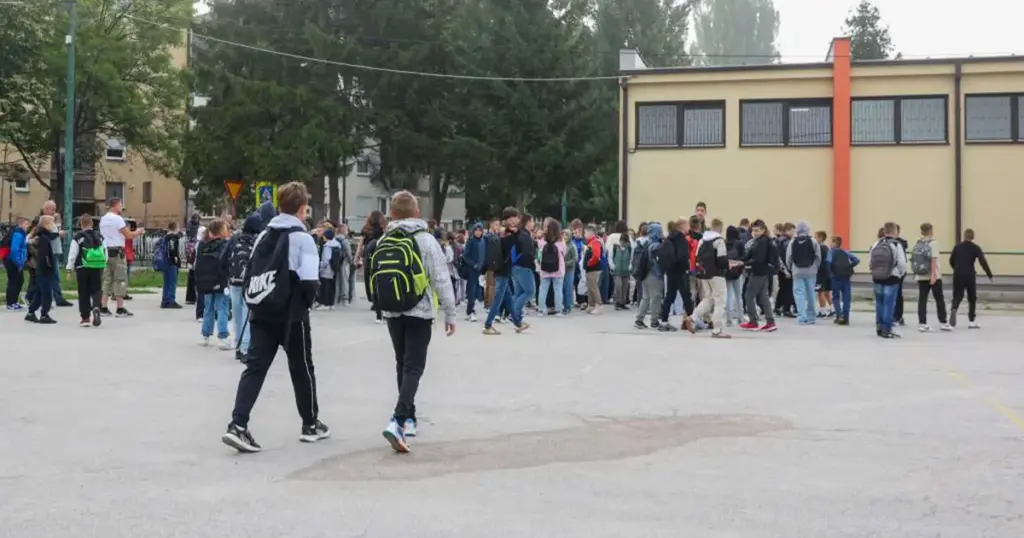 U KS-u danas počinje nova školska godina, za 4.250 prvačića je ovo poseban dan
