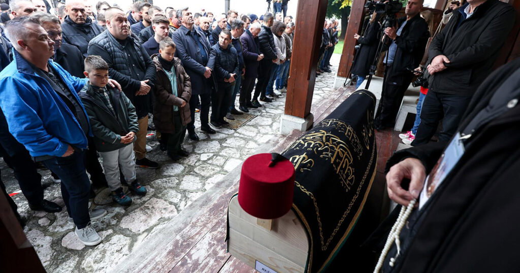 13.10.2025., Sarajevo - Posljednji ispracaj Halida Beslica. Dzenaza u Gazi Husrev-begovoj dzamiji