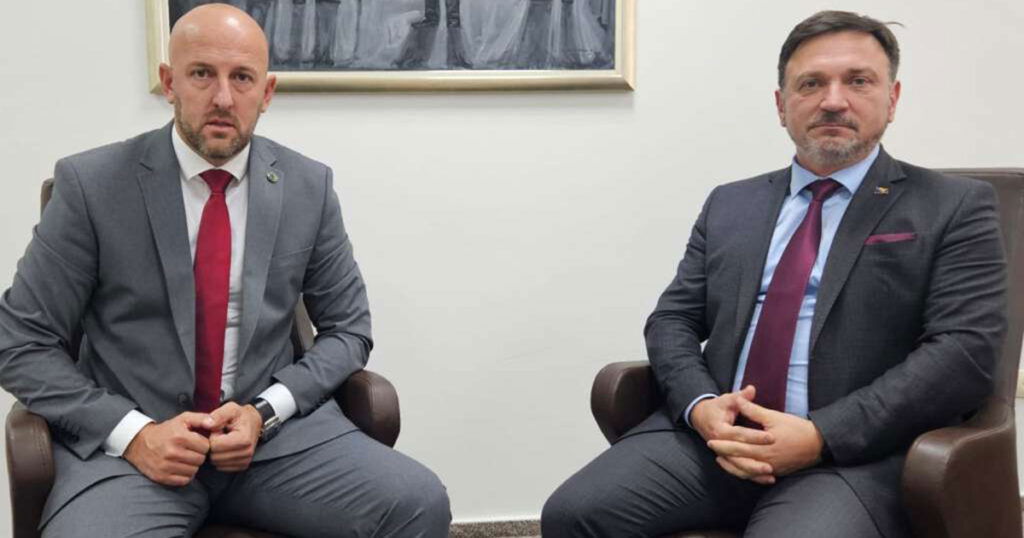 Ministar Amir Hasičević i predsjednik Grupacije šumarstva i drvne industrije pri Privrednoj komori Federacije BiH Vildan Hajić