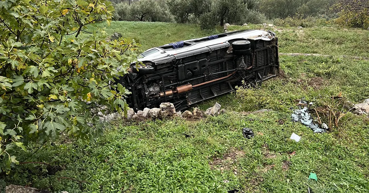 Kombi sletio s ceste i prevrnuo se prevrtanje