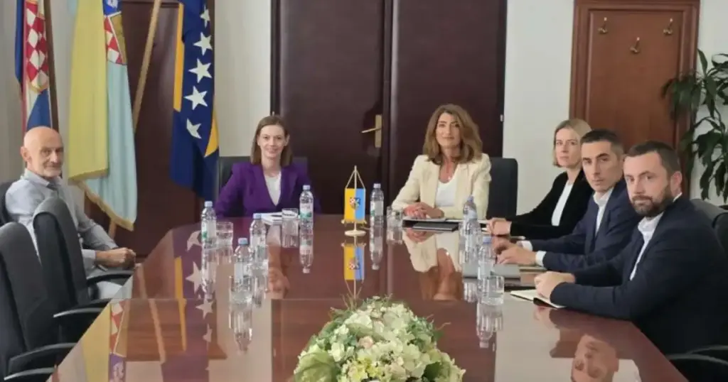 iva raguž i ministrica katić sa saradnicima