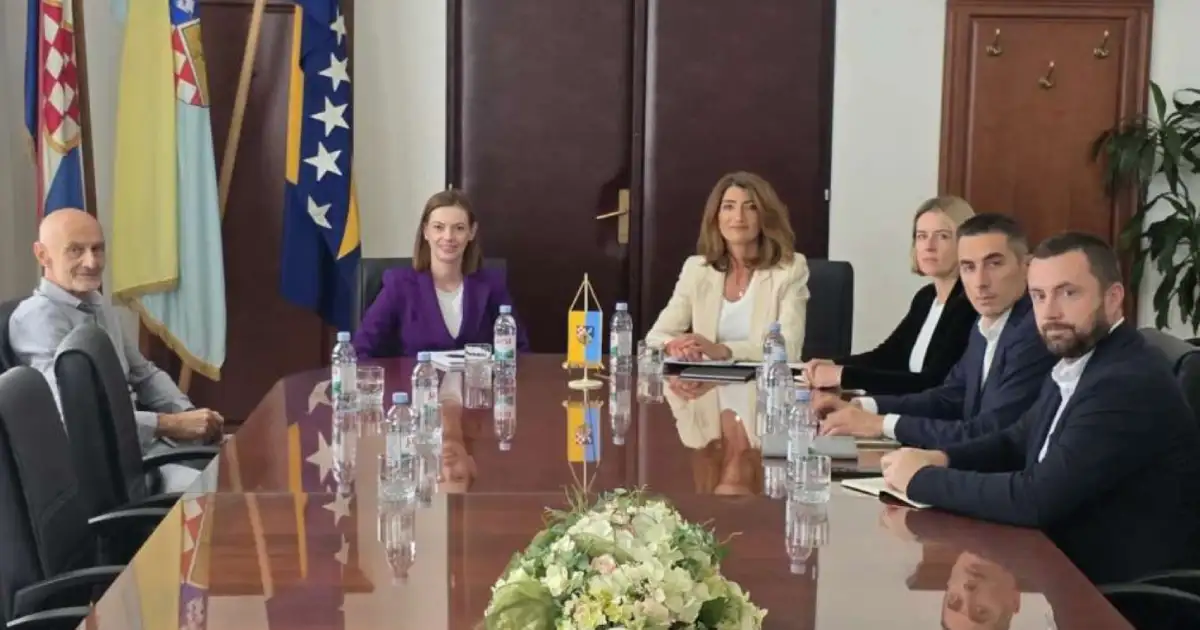 iva raguž i ministrica katić sa saradnicima
