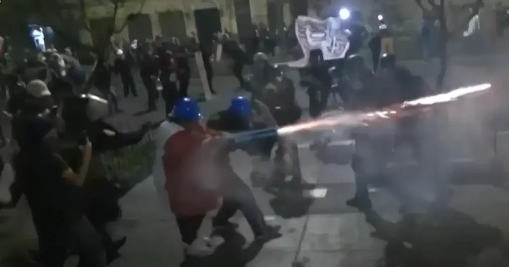 Veliki protesti protiv novog predsjednika prerasli u ulični rat. Ubijena je najmanje jedna osoba