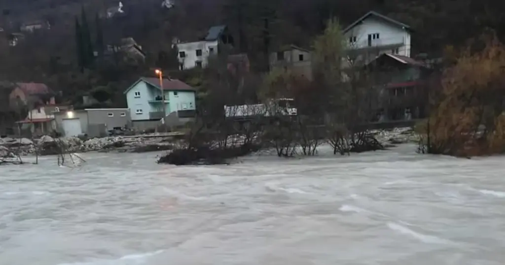 Izlila se Drežanka, građani mole za pomoć