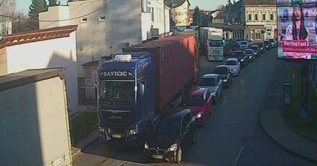 Gužva na granici u Gradiškoj