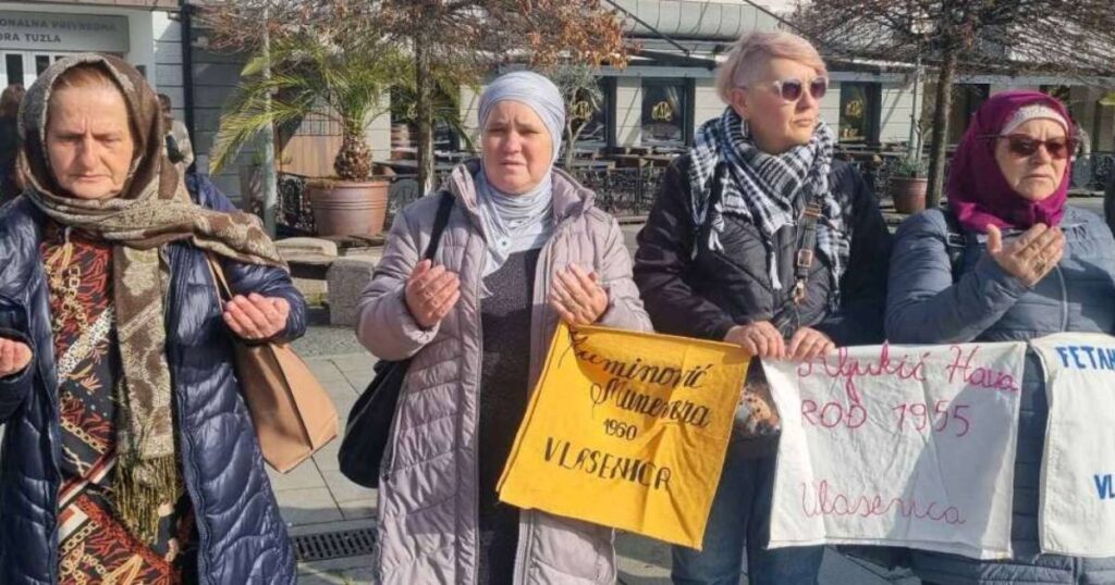 Majke Srebrenice: Mnoge kosti naših najmilijih su po šumama i masovnim grobnicama