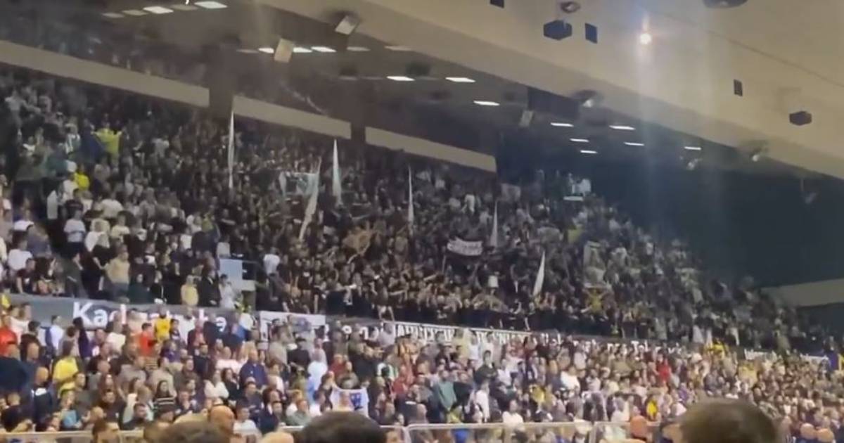 skandiranje navijača na utakmici BiH Srbija