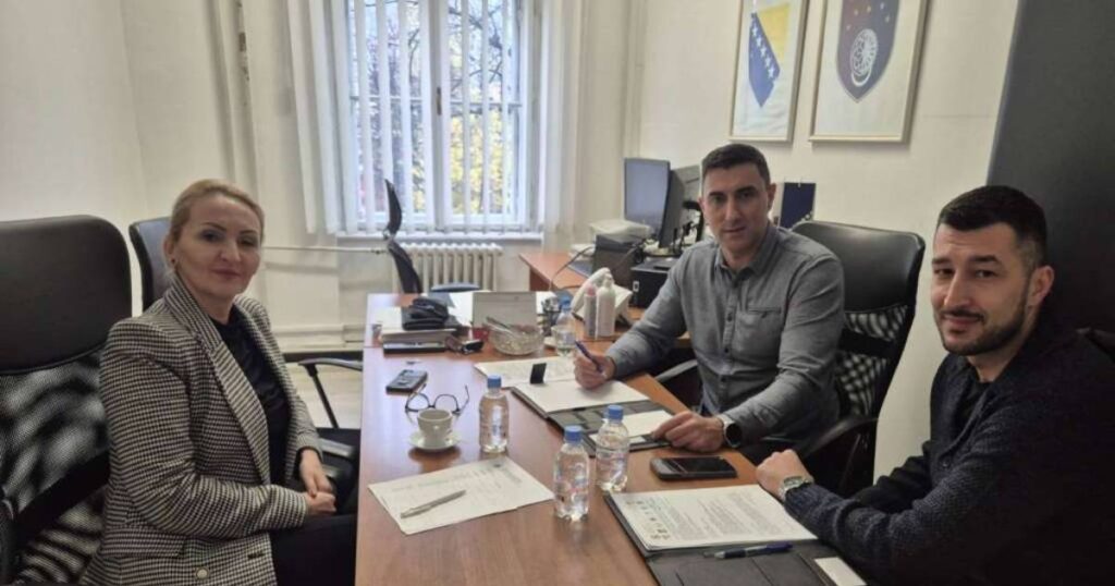 Sindikat se obratio Vladi KS, traži otvaranje pregovora o visini osnovice za obračun plaće