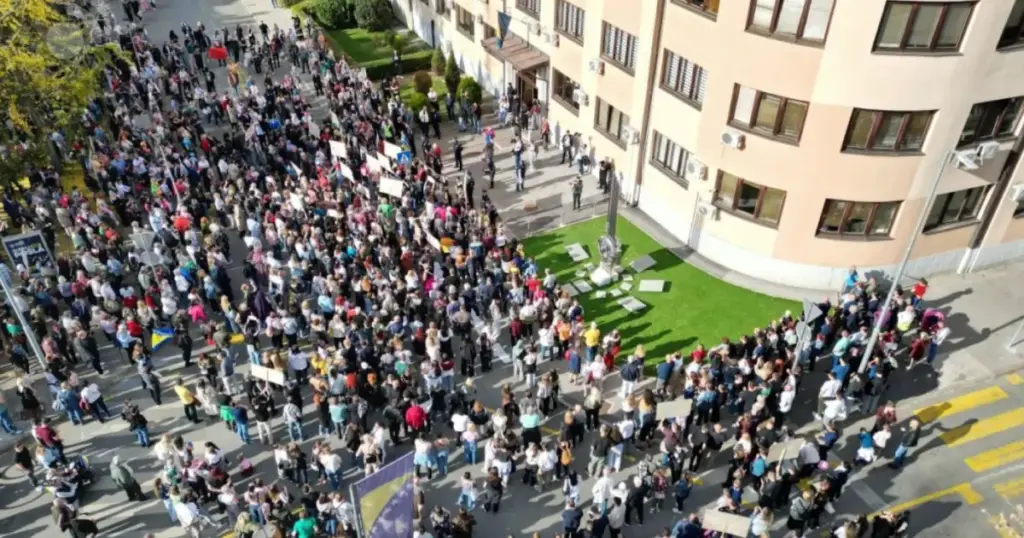 tuzla protest gradjana ispred zgrade mup tk