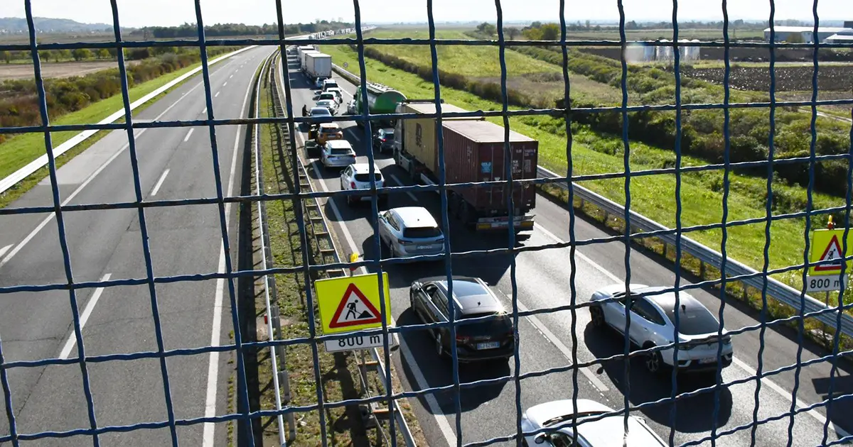 Kolona vozila na autocesti