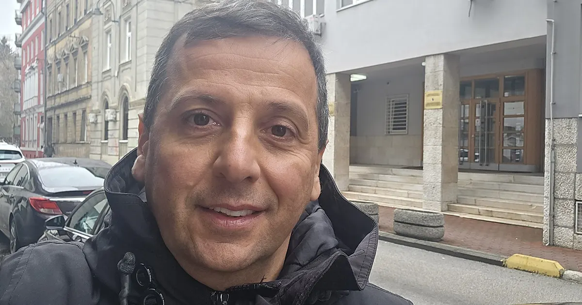 Vukanović ispred sjedišta CIK-a