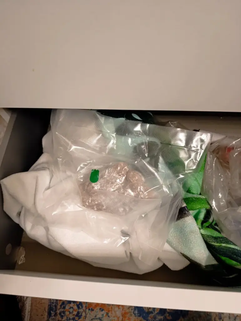 Pronađena droga i oružje, dva muškarca uhapšena