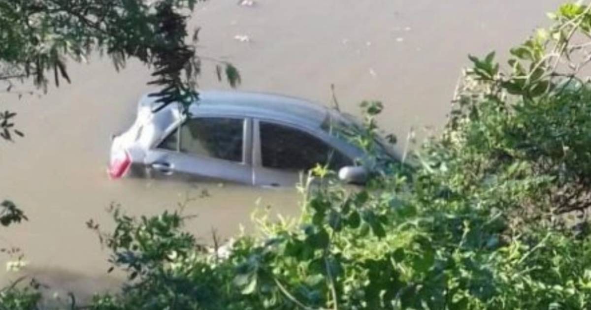 auto u vodi