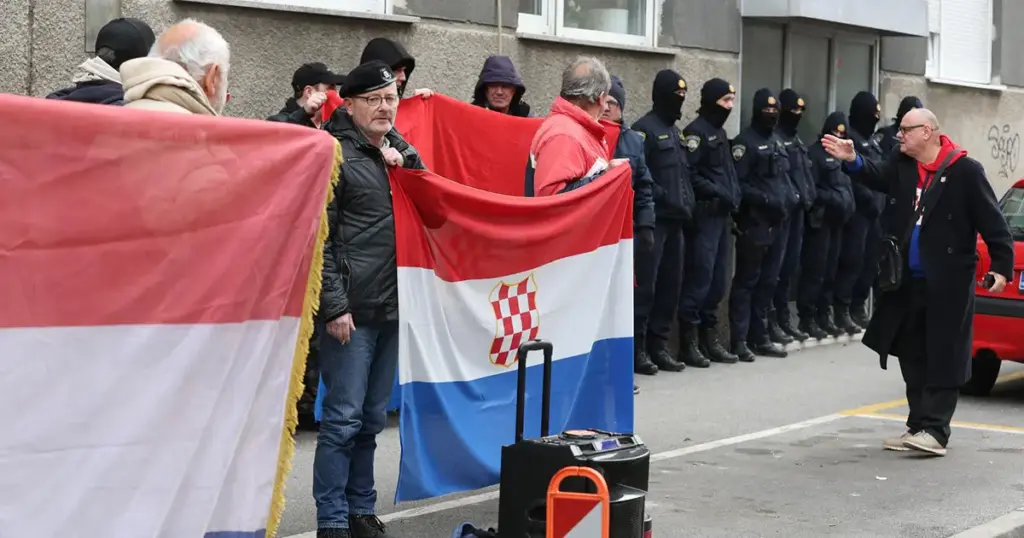 Thompson pozvao na rušenje gradonačelnika, desničari mu otišli pred zgradu