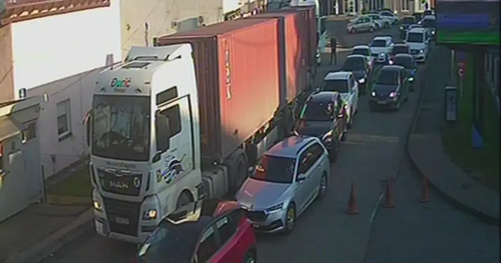 Duge kolone na granicama, na ovih osam prelaza je najduže zadržavanje