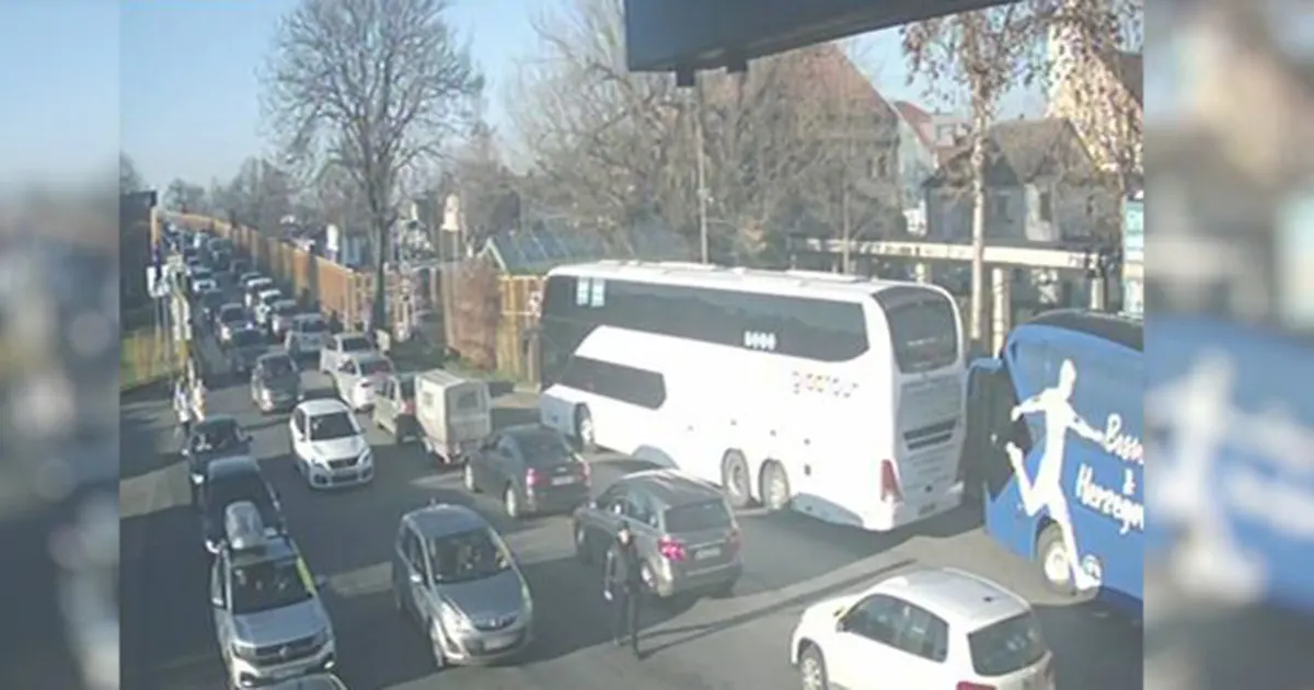 Duge kolone vozila na GP Gradiška