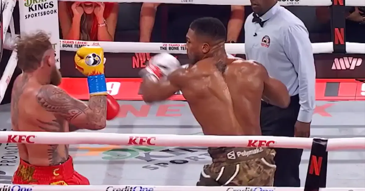 Joshua brutalno pretukao Paula, slomio mu vilicu na dva mjesta: "Navijači nisu platili da gledaju ovo s..nje"