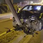 Mercedes udario u stub rasvjete, dvije osobe prevezene u bolnicu