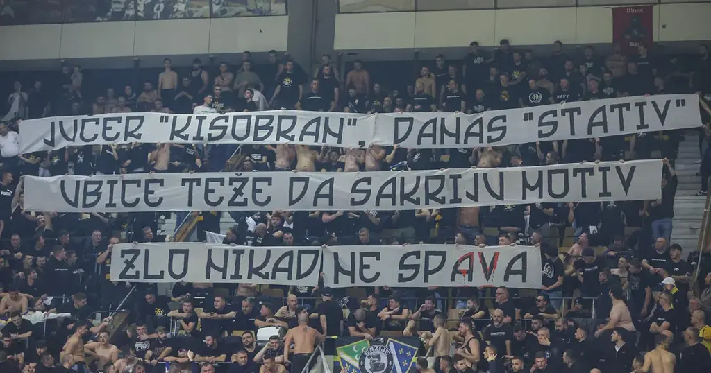 Navijači BiH poslali poruku Aleksandru Vučiću