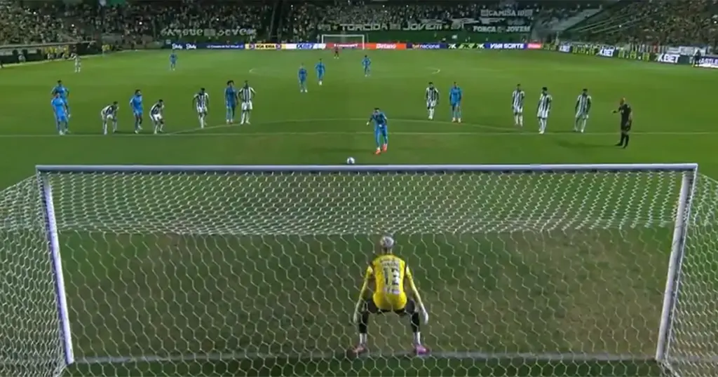 Santos je uspio izbjeći ispadanje u drugu ligu zahvaljujući briljantnom izdanju Neymara, koji je postigao hat-trick protiv Juventudea