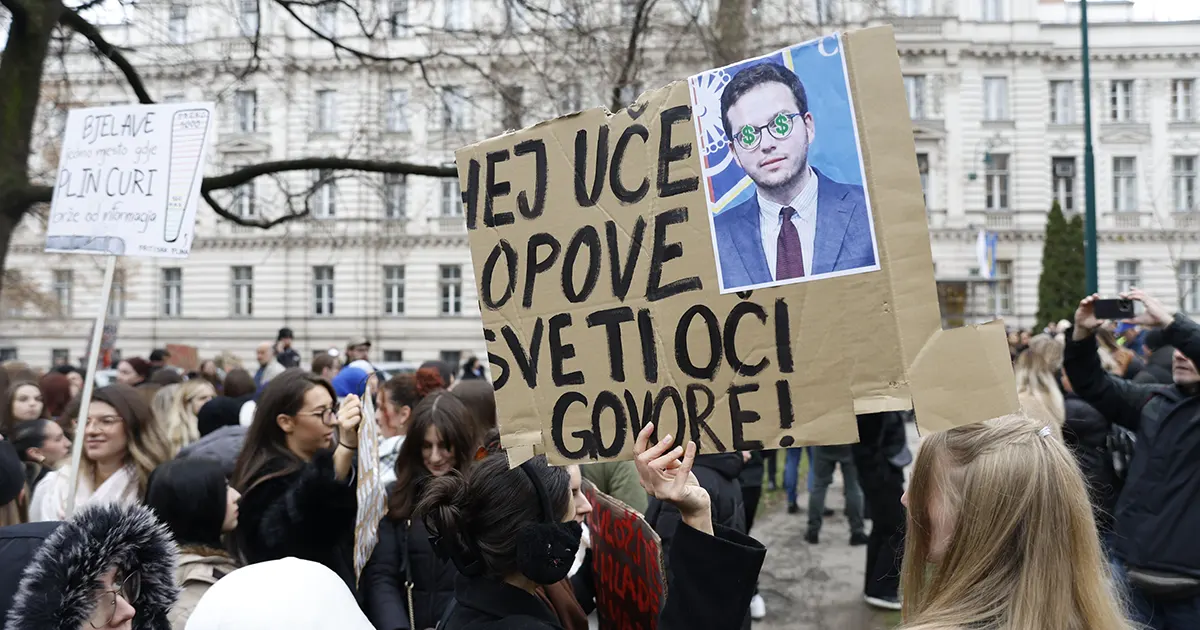 Protest studenata ispred Vlade KS